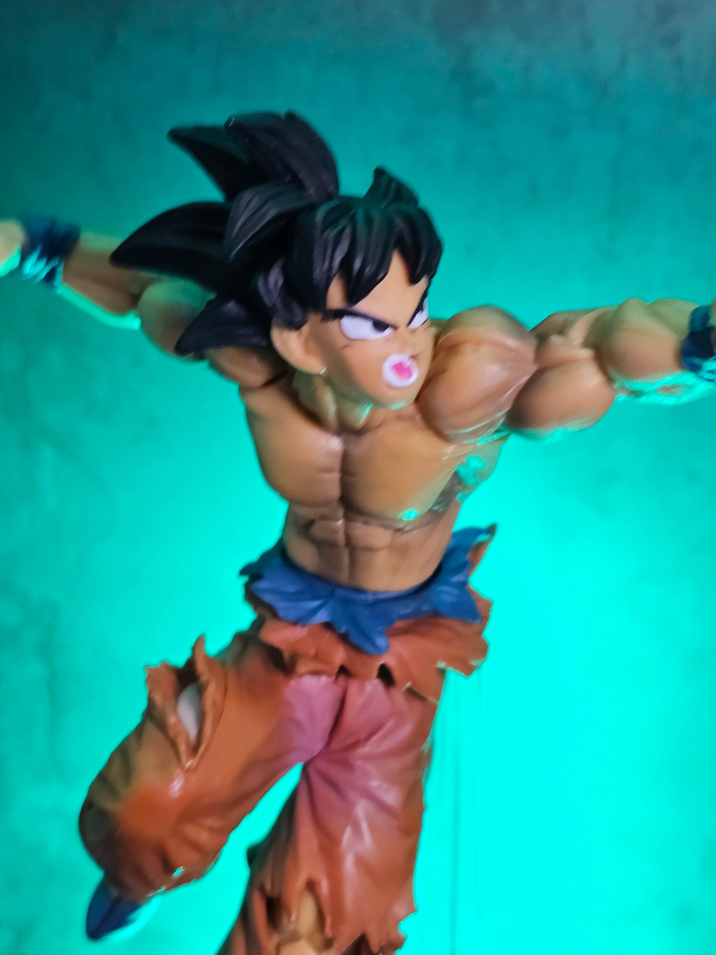 Son Goku Action Figure with Stand 22 CM