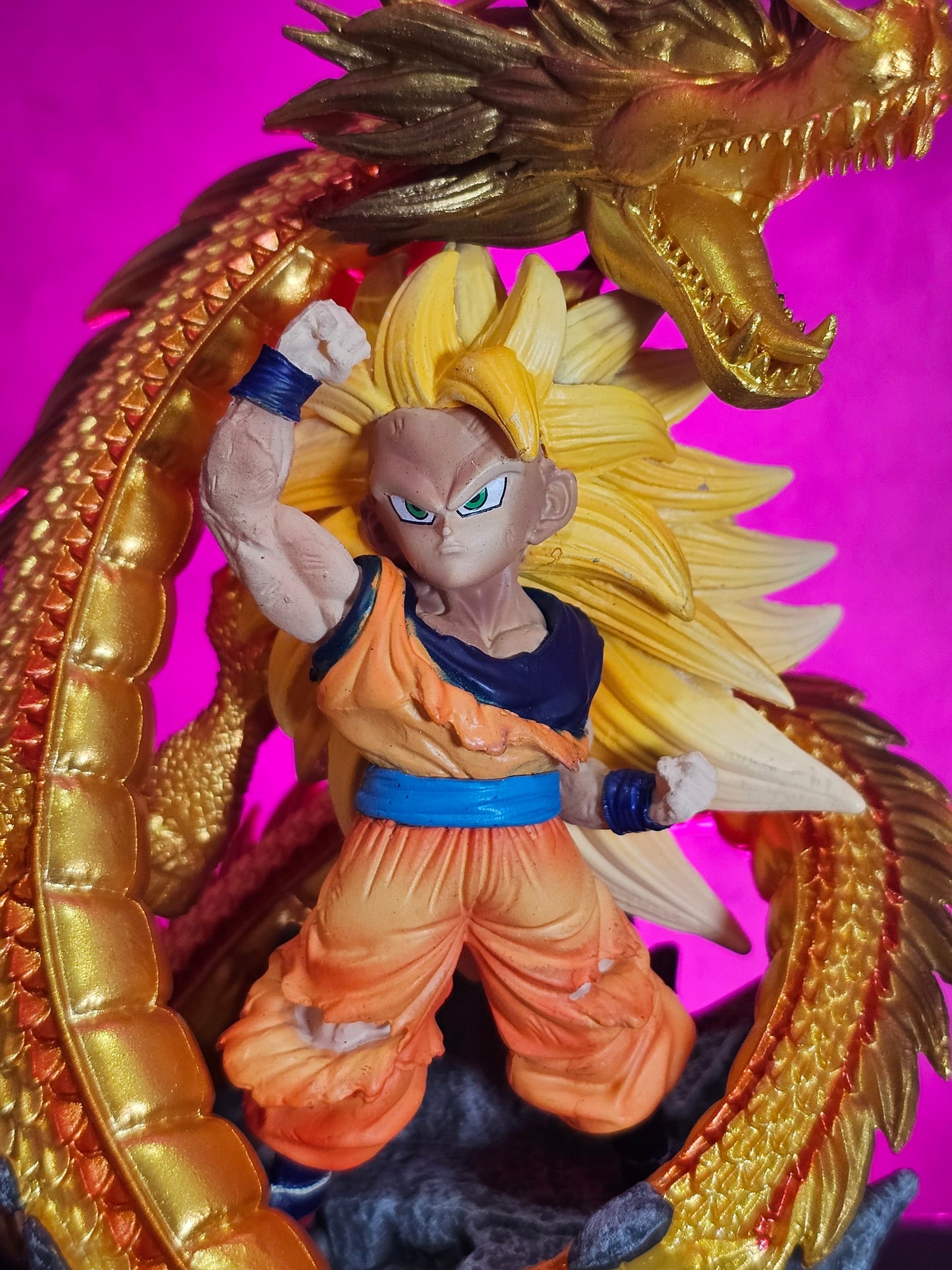 Son Goku with Golden Shenron 15CM.