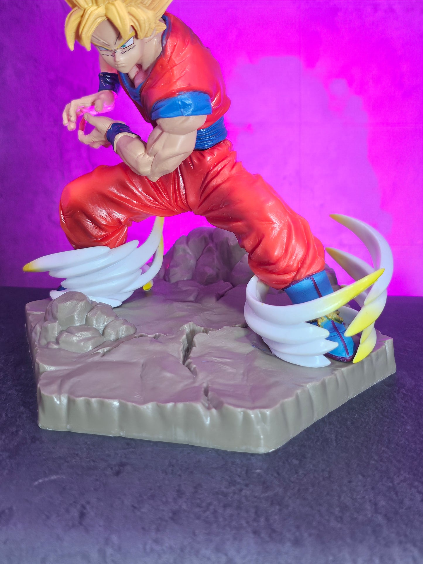 Super Saiyan Son Goku Power Up Action Figure 20 CM