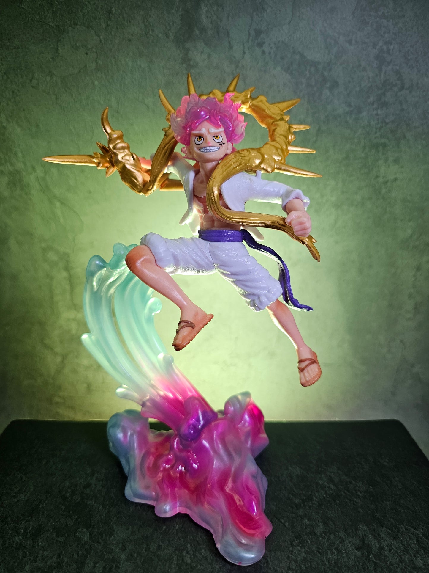 Monkey D. Luffy Gear 5  Golden Action Figure  24 Cm.