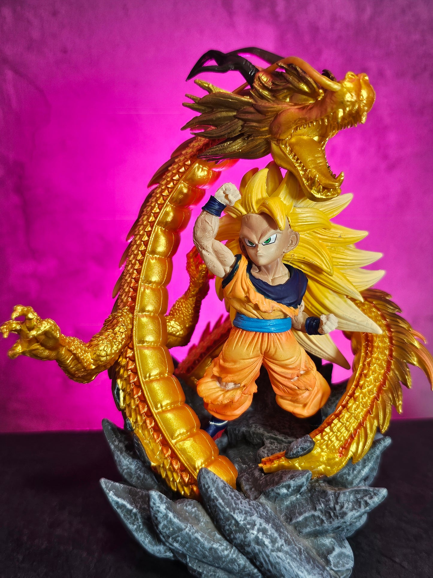 Son Goku with Golden Shenron 15CM.