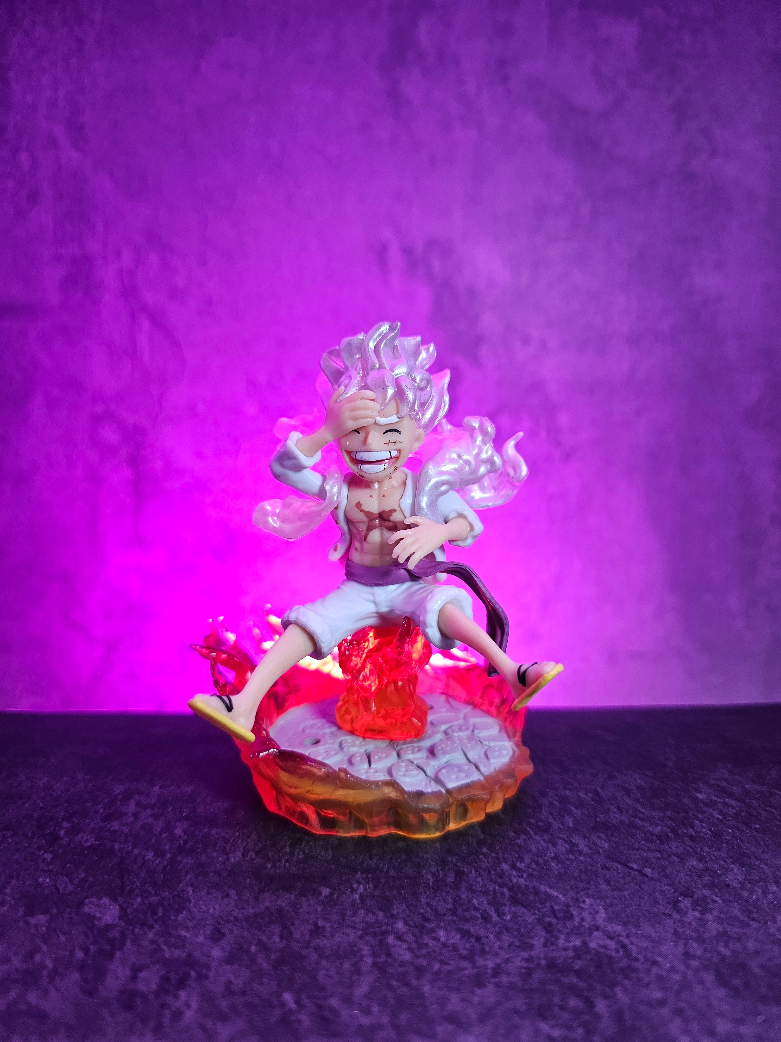 Monkey D. Luffy Gear 5 laughing 10Cm. – Cybo Toys