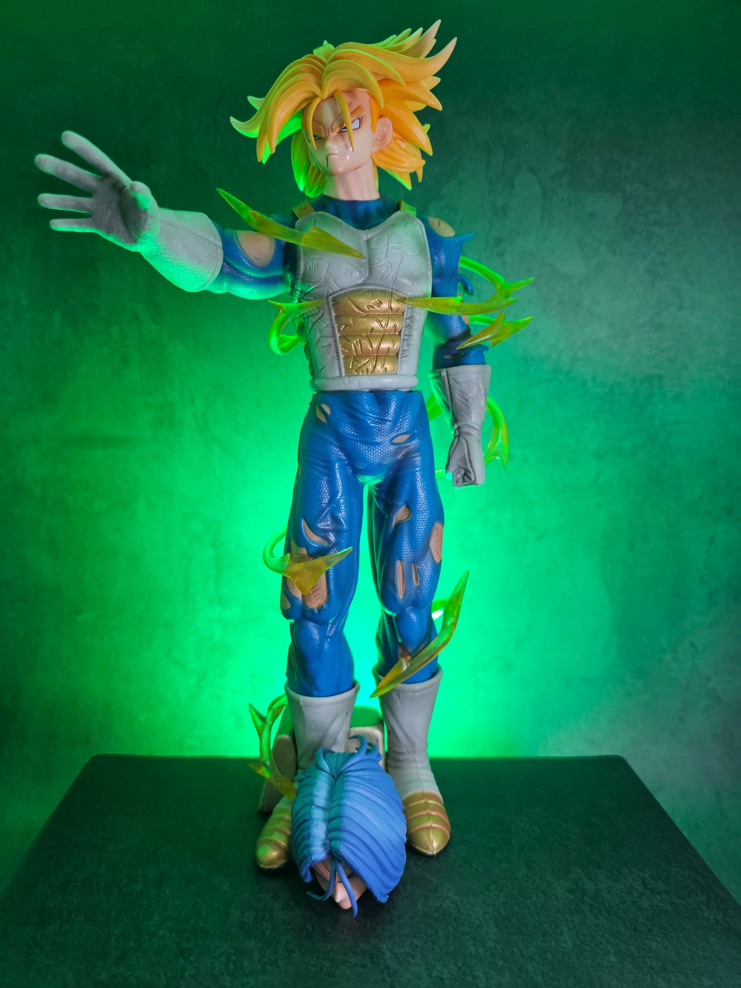 Big Super Saiyan Trunks with Two Heads 32CM