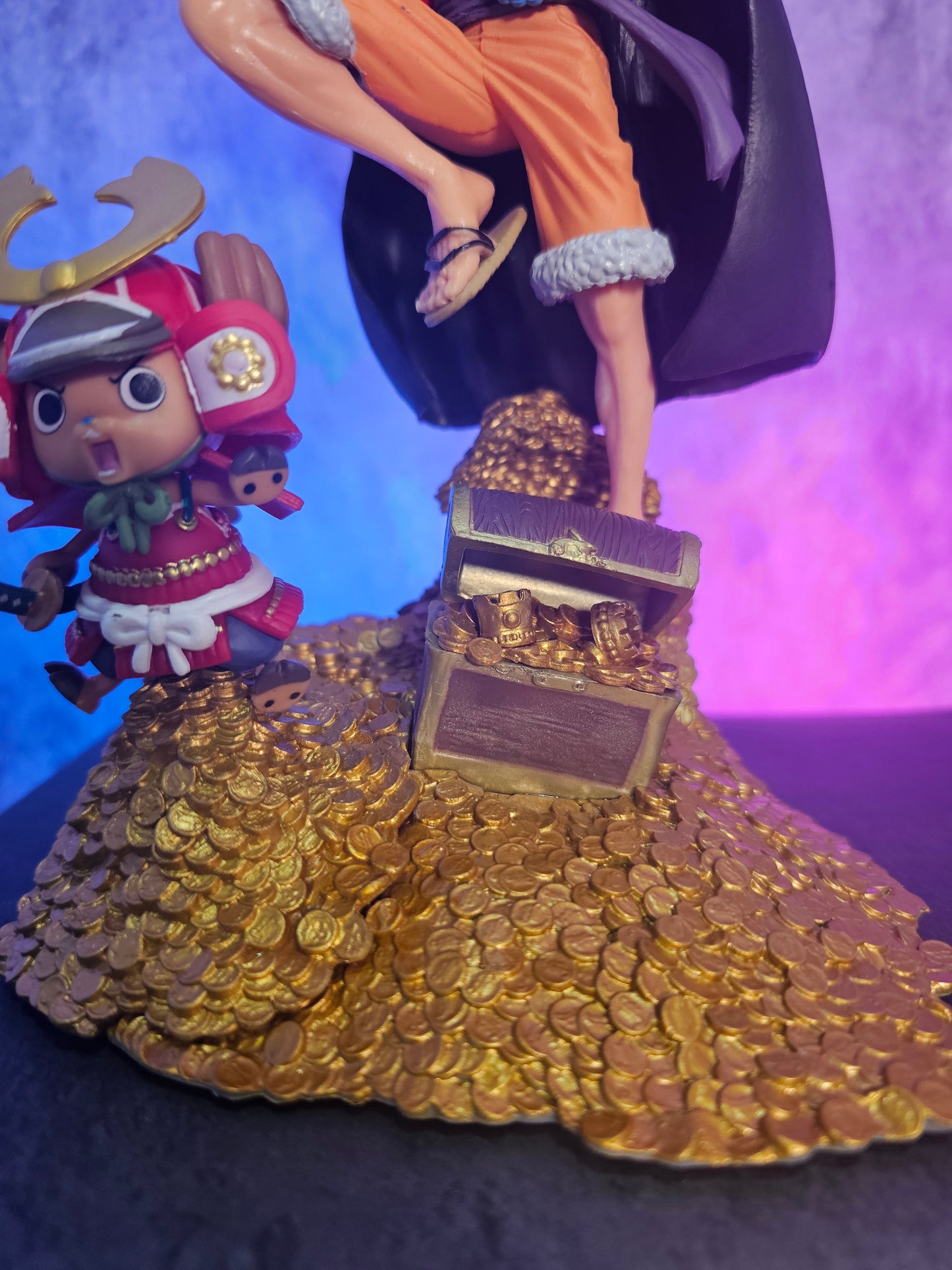 Luffy Standing on Gold Treasure 20CM