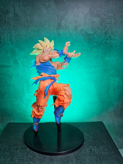 Super Saiyan Son Goku Action Figure with Stand 18 Cm